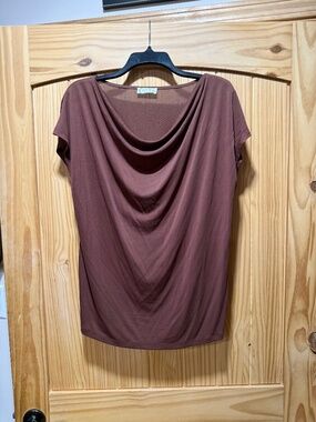 24/7 spandex flowy neck short sleeve top NWOT